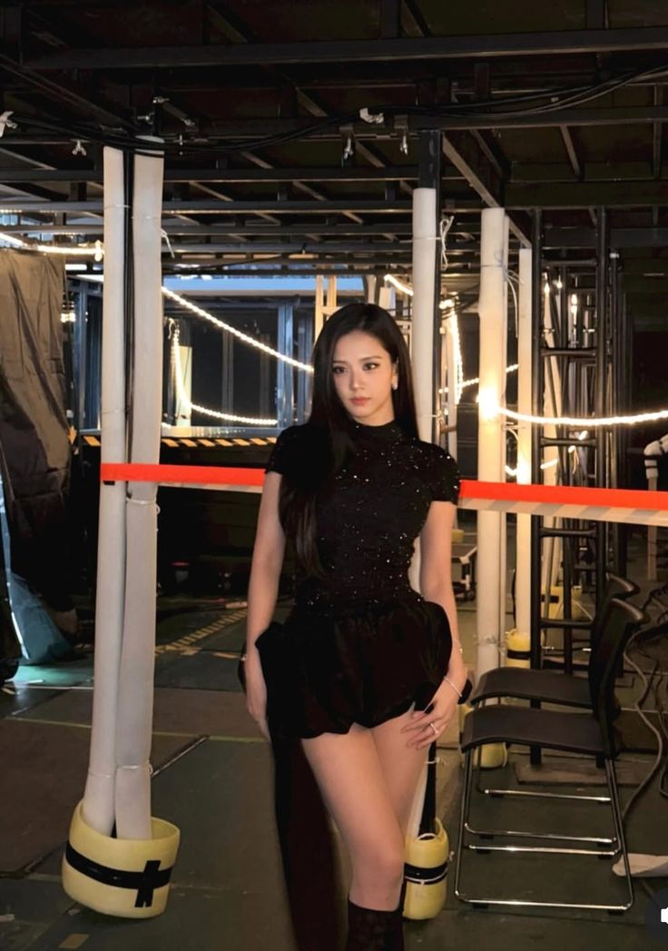 Jisoo và nữ thần AI đại diện cho đôi chân chuẩn đẹp Kpop, cặp đùi "mật ong" sexy cỡ này- Ảnh 3.