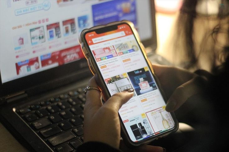 Từng kiếm vài chục triệu mỗi tháng sau giờ làm, vì sao hàng loạt người bán hàng online nay đồng loạt đóng cửa, nghỉ bán và