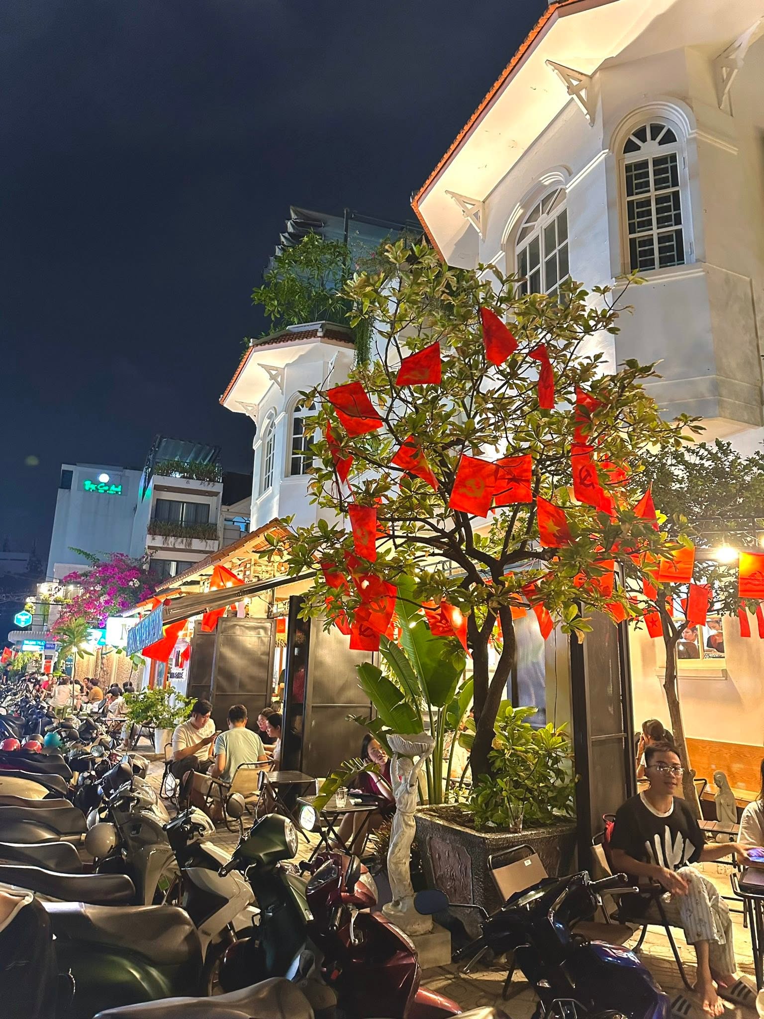 Cô gái người miền Tây khiến tiến sĩ mang 13 cây vàng hỏi cưới, mở quán cafe được Hoa hậu quốc tế đến ủng hộ- Ảnh 7.