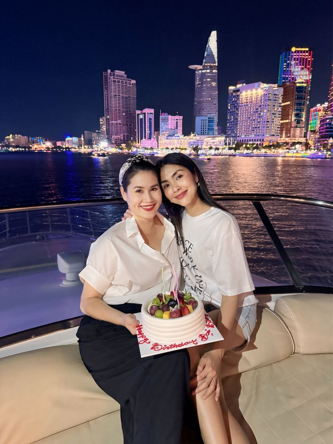 Bạn thân 20 năm của Tăng Thanh Hà xuất hiện: Mỹ nhân U50 mặt sắc, dáng sang, không thể nghèo nổi- Ảnh 8.