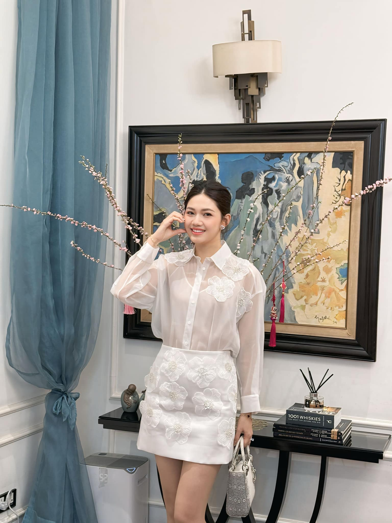 Mỹ nhân che mặt ngồi trong Rolls-Royce: Bỏ hết hào quang showbiz gả vào nhà hào môn, giờ sống trong biệt thự trắng xa hoa giữa Hà thành- Ảnh 11.