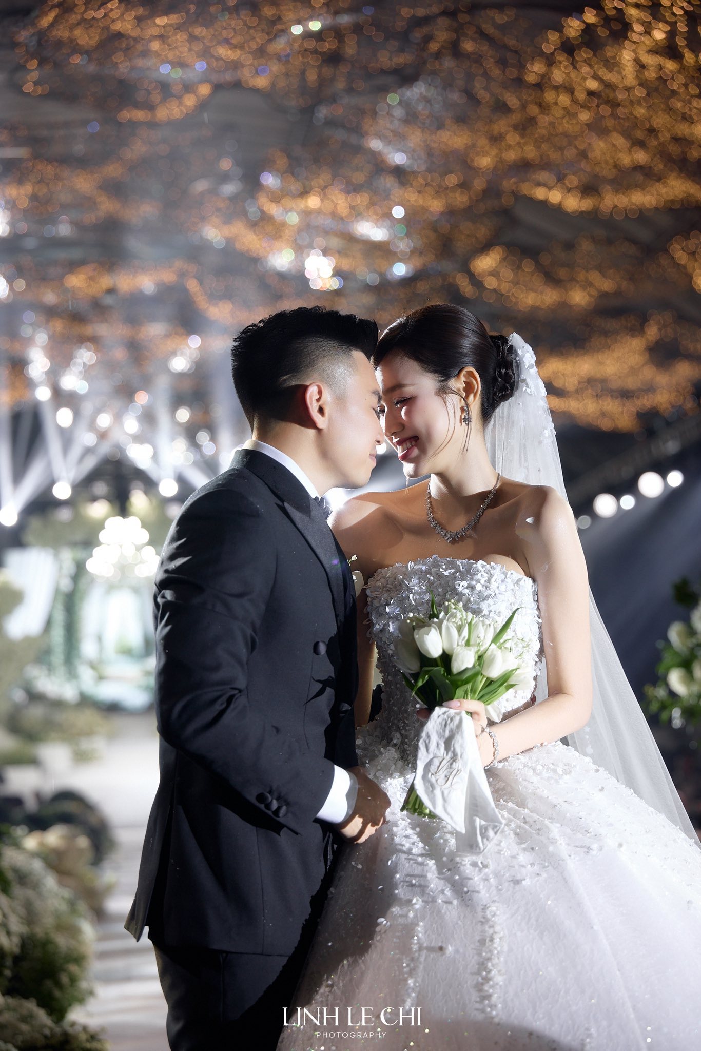 Cặp đôi "chân dài - đại gia" nổi tiếng cả nước: Từng có người muốn phá đám cưới, 1 năm sau hôn nhân thế nào? - Ảnh 3.