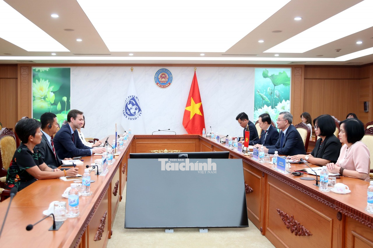 Bộ trưởng Ngô Văn Tuấn tiếp Trưởng Đại diện đương nhiệm và kế nhiệm của IMF: Cam kết hợp tác, kiên định mục tiêu tăng trưởng bền vững Bộ trưởng Ngô Văn Tuấn tiếp Trưởng Đại diện đương nhiệm và kế nhiệm của IMF: Cam kết hợp tác, kiên định mục tiêu tăng trưởng bền vững