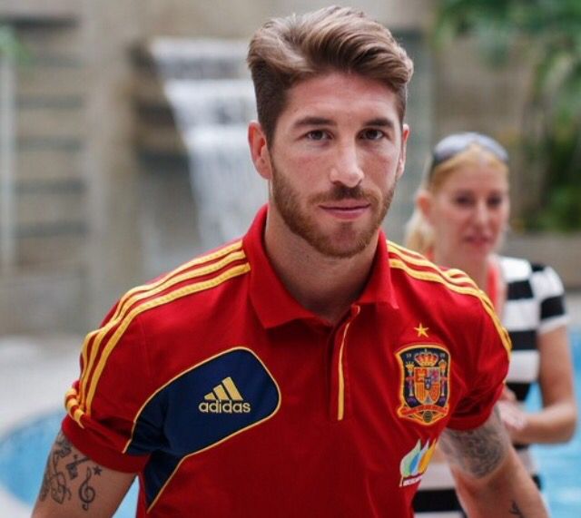 Ferrari cũ vẫn là Ferrari, Sergio Ramos có 40 tuổi vẫn nét- Ảnh 7.