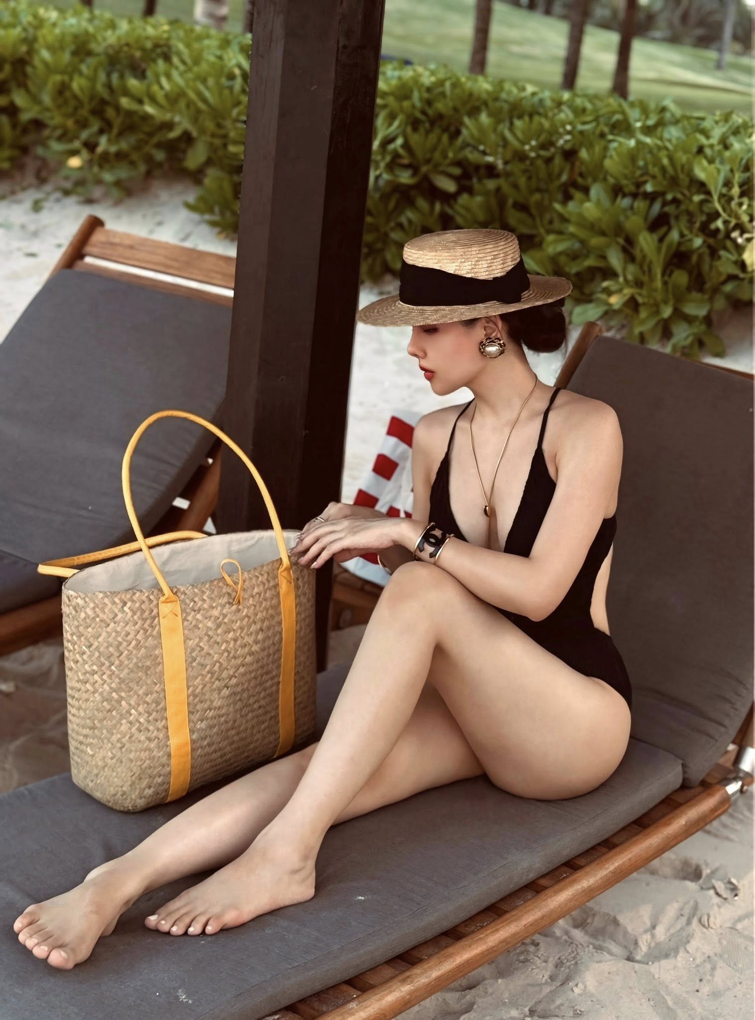Mỹ nhân Việt cưới TGĐ khu nghỉ dưỡng phức hợp Đà Nẵng: Không nhận tiền mừng, diện mạo chú rể "kín như bưng"- Ảnh 10.