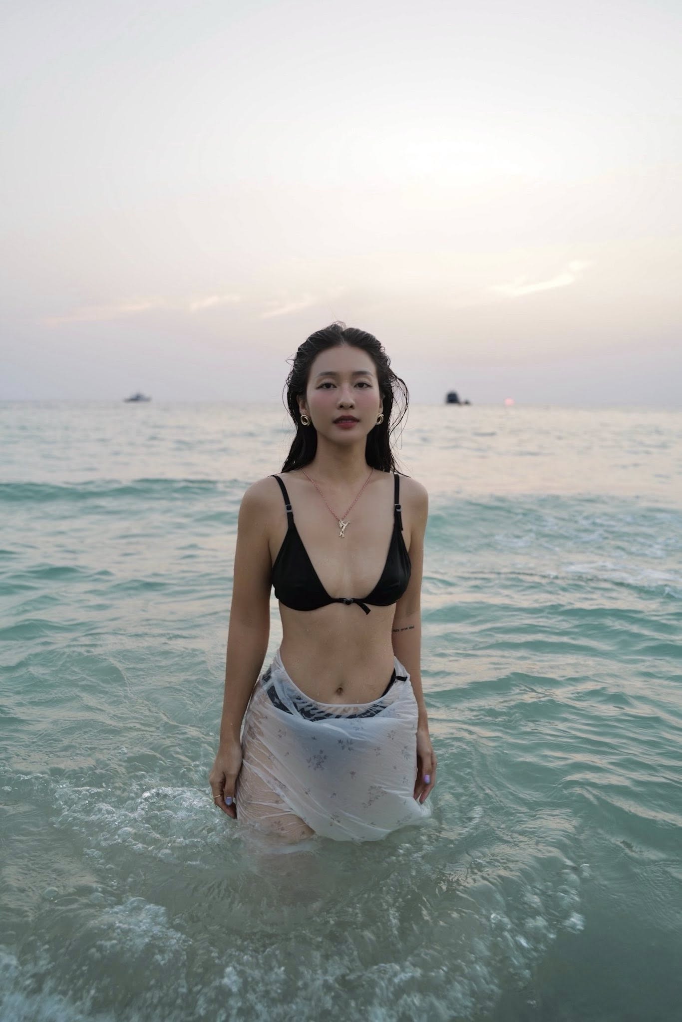 Nắng nóng cũng không bằng dàn mỹ nhân "đua bikini": Phương Ly - Văn Mai Hương đọ body hừng hực, nín thở chờ 1 "con tướng" - Ảnh 5.