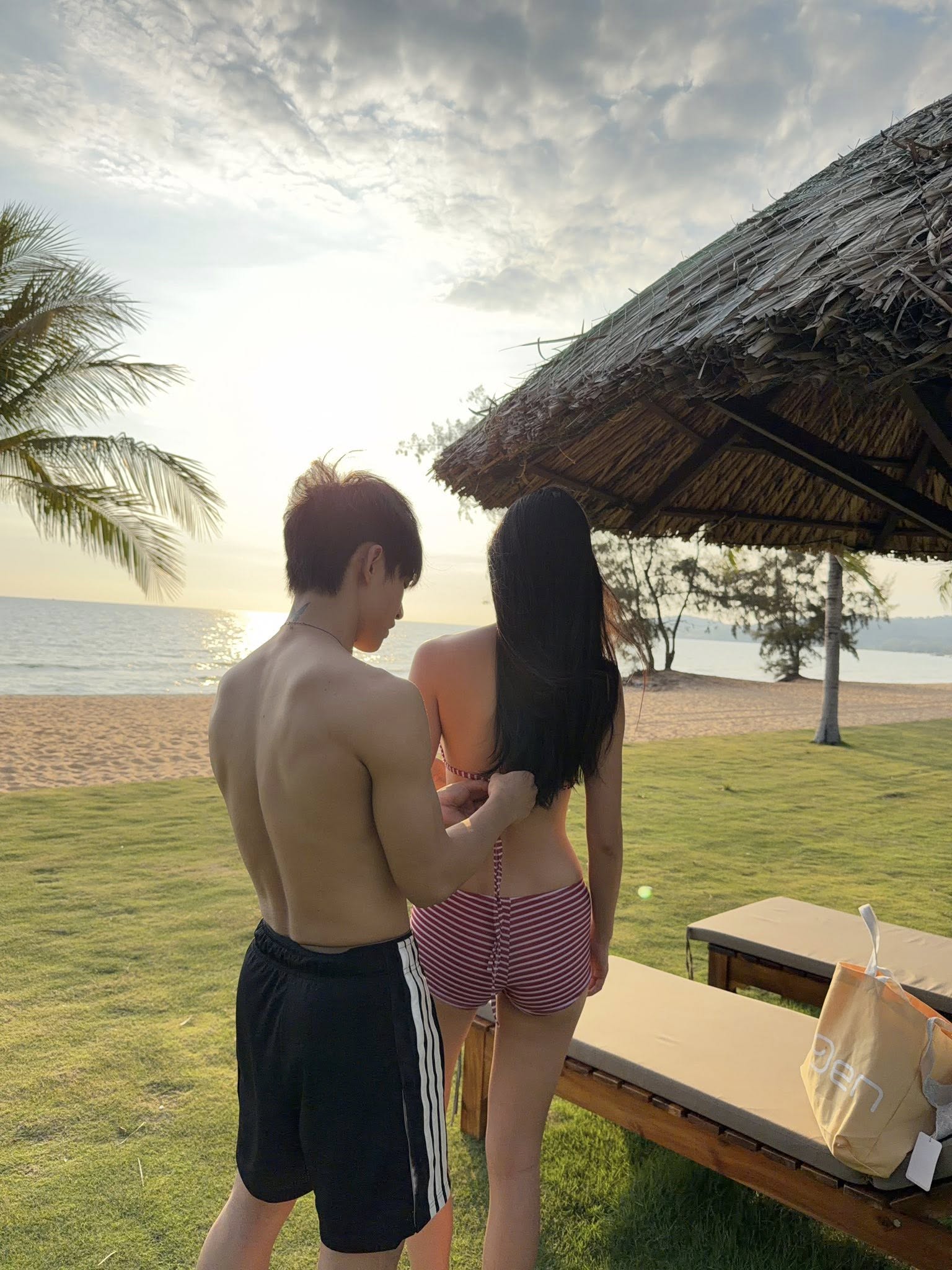 Nắng nóng cũng không bằng dàn mỹ nhân "đua bikini": Phương Ly - Văn Mai Hương đọ body hừng hực, nín thở chờ 1 "con tướng" - Ảnh 12.