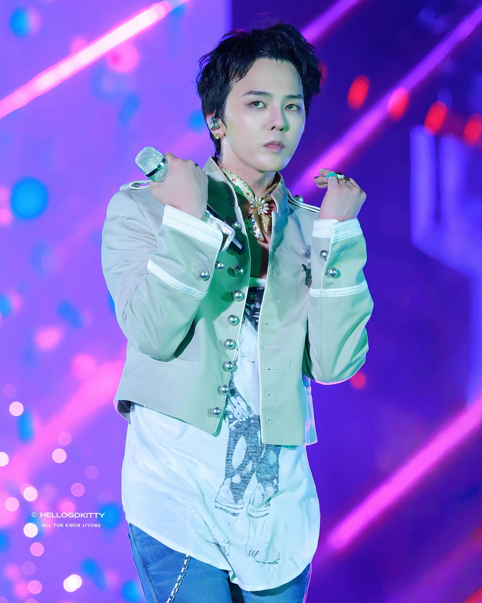 Choáng với độ giàu của G-Dragon: Chủ căn hộ 640 tỷ cho phóng thẳng siêu xe vào phòng khách, hết mua nhà đến tặng vàng 9999 cho nhân viên- Ảnh 9.