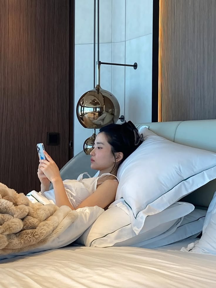Vì sao ngủ trước 10 giờ tối lại trở thành cách "flex" độ sang chảnh mới của hội 30s?- Ảnh 1.