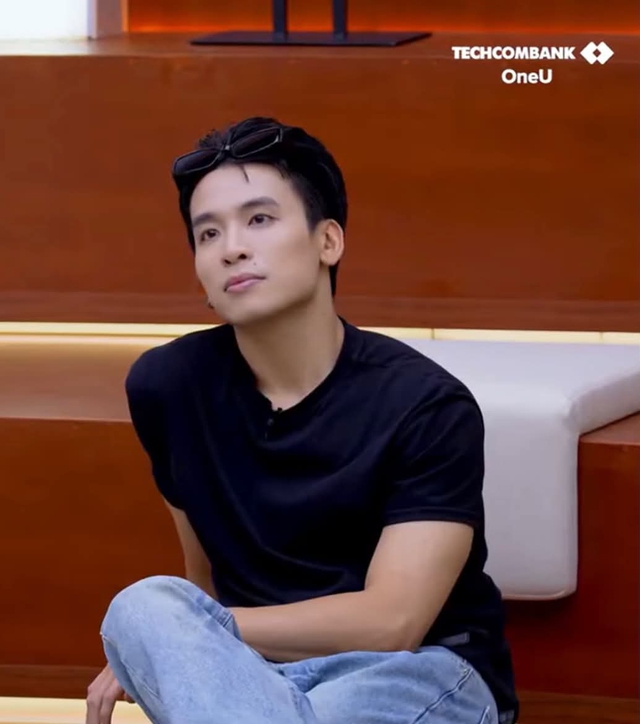 Mỹ nam U40 hot nhất Việt Nam lúc này: Cứ xuất hiện là viral, mặc càng đơn giản càng đẹp- Ảnh 2.