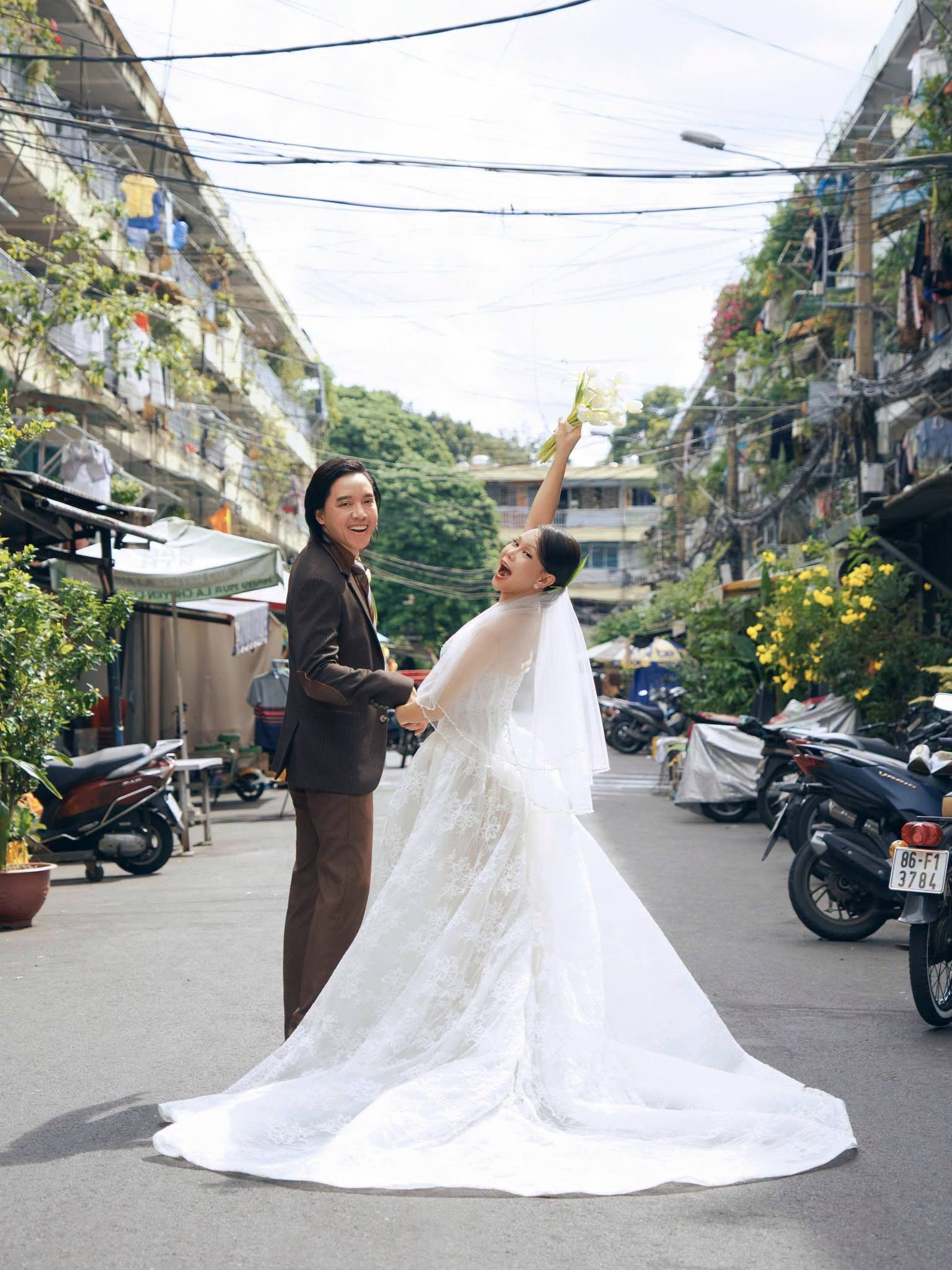 NS Việt Hương và chồng Hoài Phương kỷ niệm 20 năm ngày cưới- Ảnh 4.