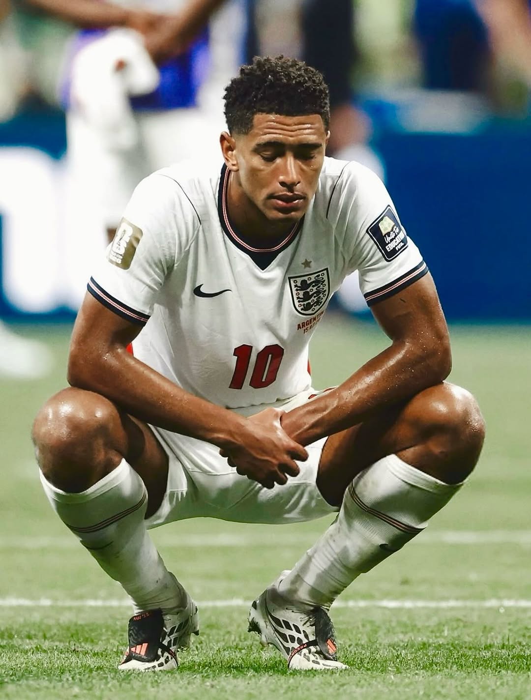 Cả thế giới lặng người trước cách Jude Bellingham đối diện đỗi đau World Cup - Ảnh 1.
