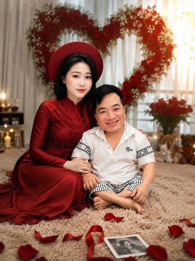 Câu chuyện phía sau clip cô gái 18 tuổi bế chồng đi đăng ký kết hôn đang 