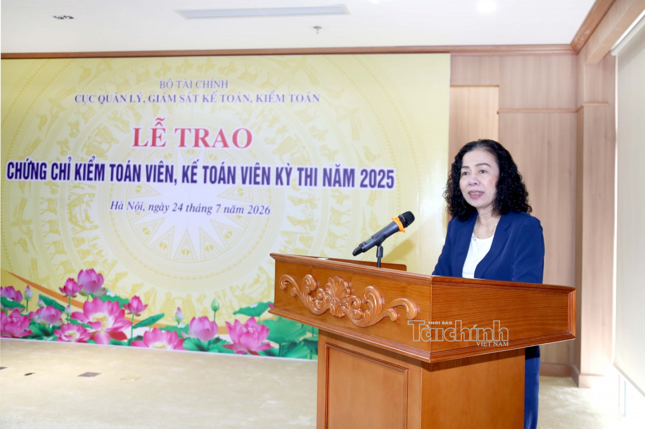 Bộ Tài chính tổ chức trao Chứng chỉ kiểm toán viên, kế toán viên kỳ thi năm 2025 Bộ Tài chính tổ chức trao Chứng chỉ kiểm toán viên, kế toán viên kỳ thi năm 2025