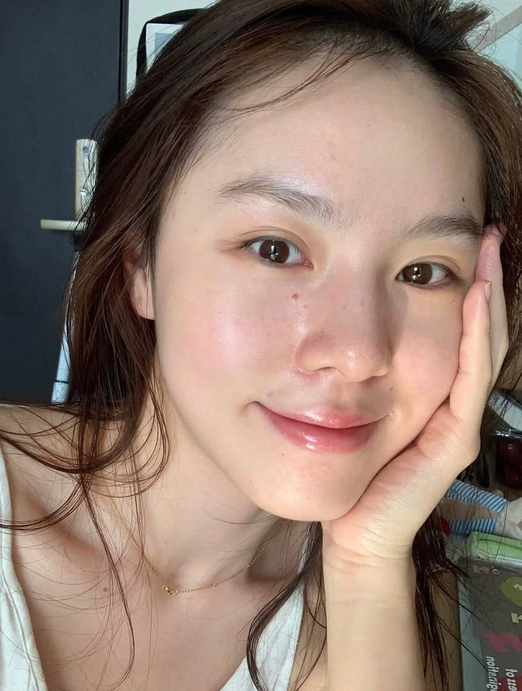 5 thói quen nên bắt đầu càng sớm càng tốt nếu muốn làn da trẻ lâu - Ảnh 2.