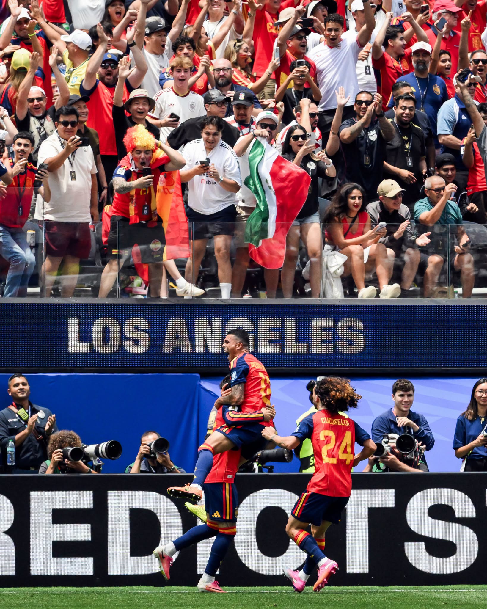 Tây Ban Nha đè bẹp Áo 3-0, chấm dứt 16 năm chờ đợi ở vòng knock-out World Cup - Ảnh 3.