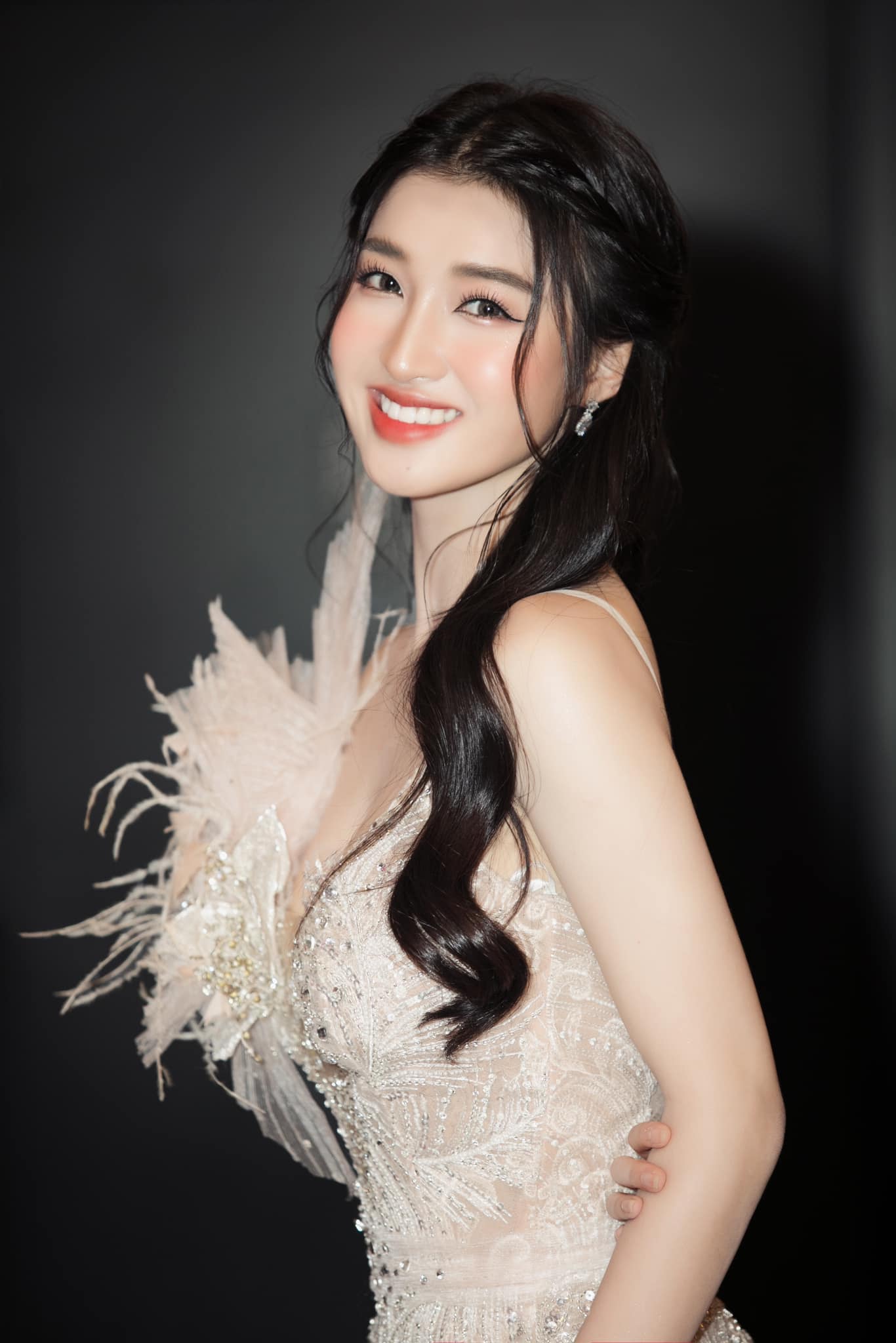 Clip cũ của Á hậu Phương Nhi sau bữa tối bất ngờ được chia sẻ trở lại- Ảnh 3.