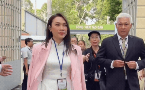 Mỹ Tâm tóc đen, áo dài trắng sáng bừng cả Dinh Độc lập, hình ảnh để đời tái hiện xuất sắc - Ảnh 6.