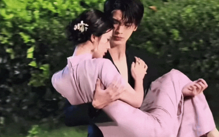 Nhìn Vương Sở Nhiên mới thấy IU chỉ như đứa trẻ con mặc trộm đồ của người lớn- Ảnh 4.