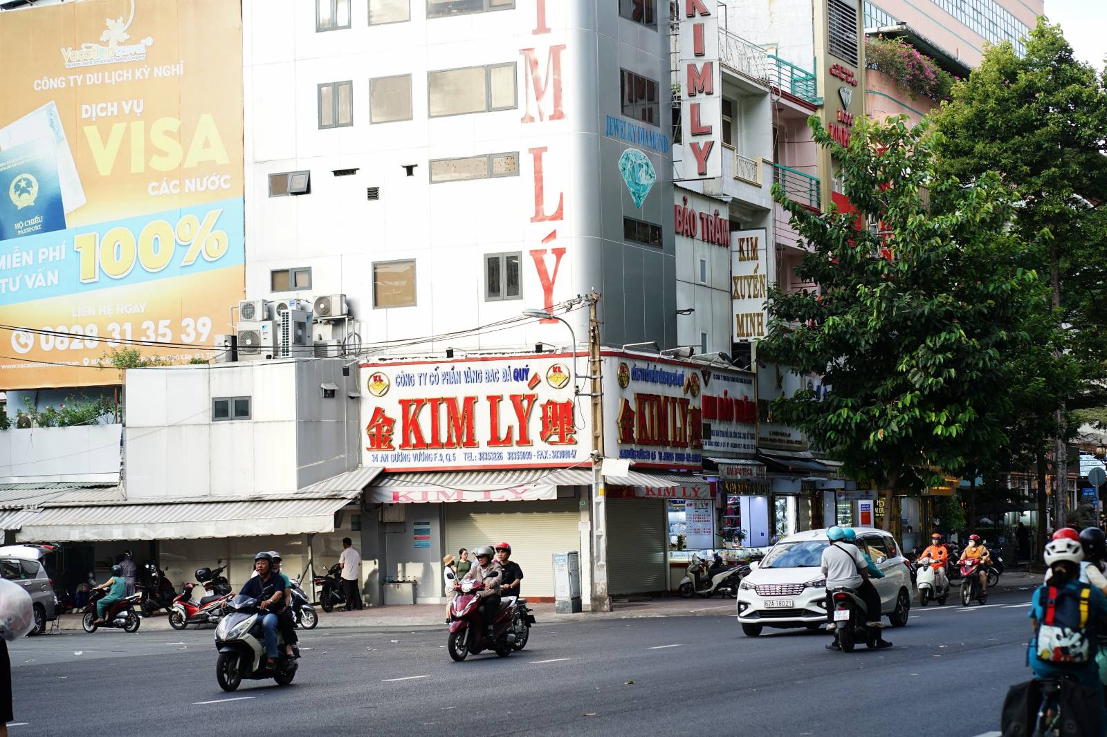 Ghi nhận chiều 14/7: Loạt tiệm vàng Ngọc Tâm, Kim Lý