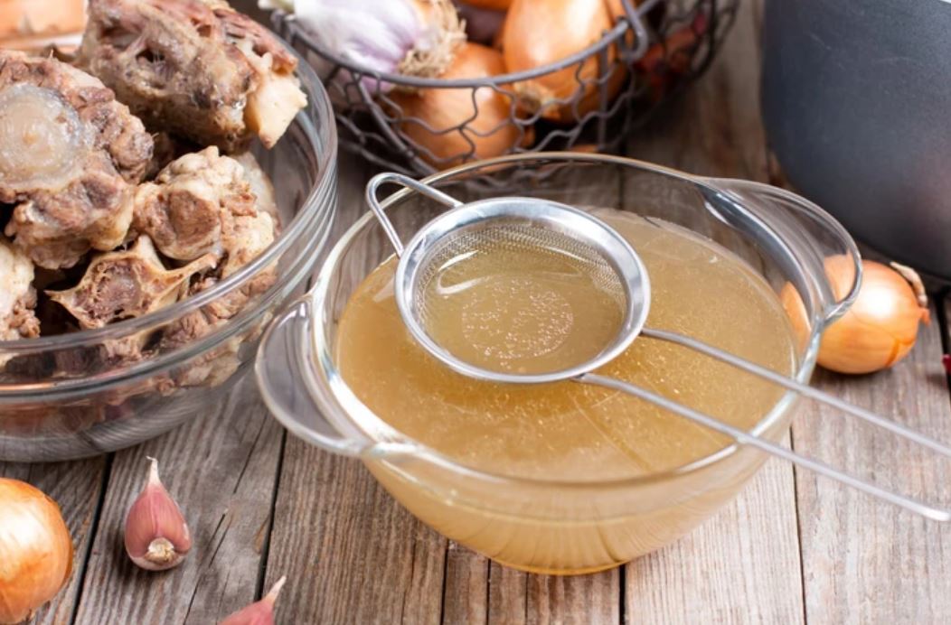 Bé trai 5 tuổi máu "trắng đục như sữa" vì thường xuyên ăn món canh quen thuộc - Ảnh 2.