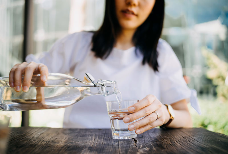 Buồn vệ sinh ngay sau khi uống nước là thận khỏe hay thận yếu? Các bác sĩ thừa nhận: Thận mắc bệnh nước tiểu lộ ra 4 thứ - Ảnh 1.