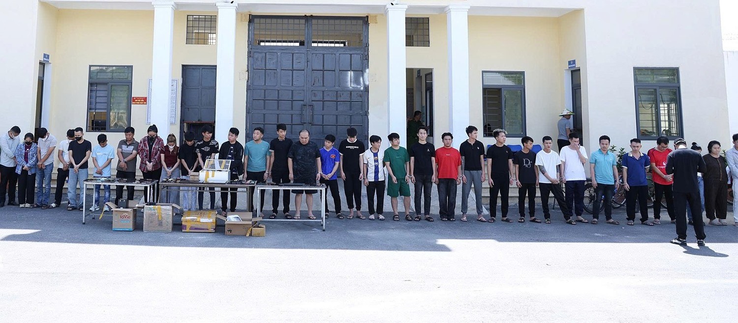 Điều tra hàng loạt giao dịch hơn 1.500 tỷ đồng, công an bắt 47 đối tượng, thu 329 điện thoại- Ảnh 1. Điều tra hàng loạt giao dịch hơn 1.500 tỷ đồng, công an bắt 47 đối tượng, thu 329 điện thoại- Ảnh 1.