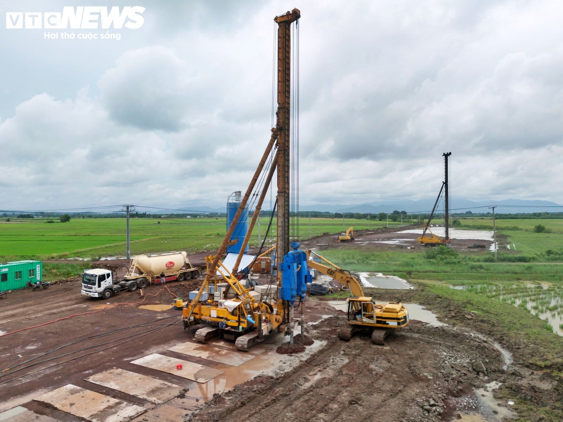 Cận cảnh cao tốc Dầu Giây - Tân Phú qua TP Đồng Nai sau gần 1 năm thi công- Ảnh 3.