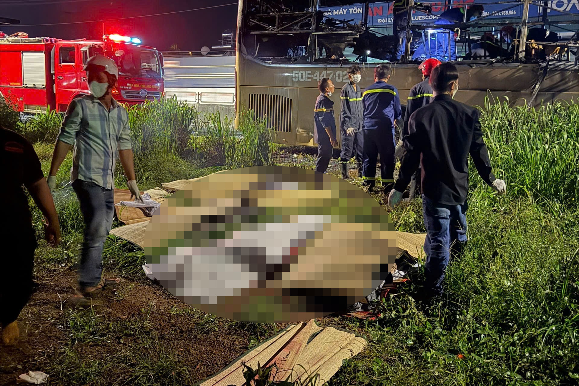 Hiện trường vụ cháy xe khách ở Đồng Nai khiến 7 người tử vong, trong đó có 3 trẻ em- Ảnh 6.