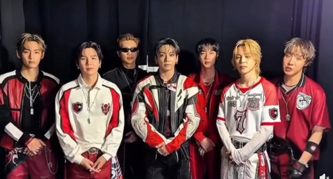 11 phút điên rồ của half-time show World Cup: Madonna mang Ronaldo trở lại, Justin Bieber hát quá hay, BTS - Shakira "nổ lớn"! - Ảnh 18.