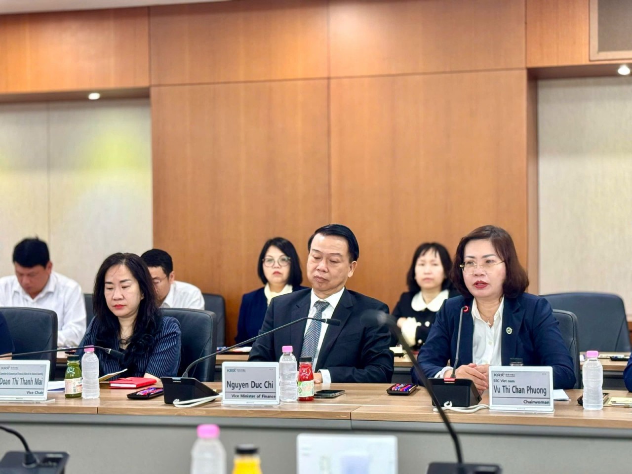 Bộ Tài chính tham khảo kinh nghiệm Hàn Quốc để hoàn thiện khung khổ pháp lý cho thị trường chứng khoán Bộ Tài chính tham khảo kinh nghiệm Hàn Quốc để hoàn thiện khung khổ pháp lý cho thị trường chứng khoán
