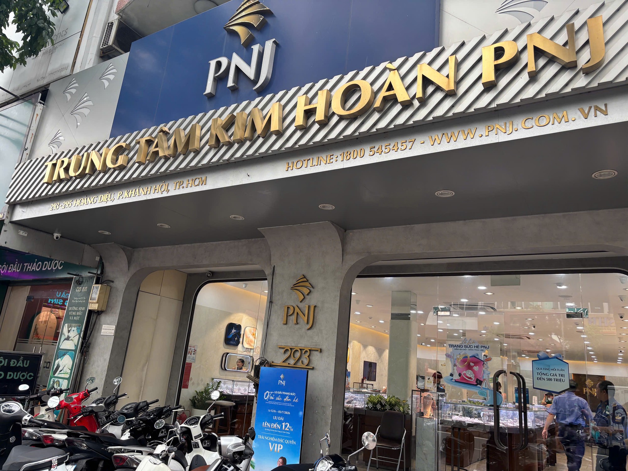 CEO PNJ lần đầu lên tiếng về vụ thoái vốn khỏi chuỗi cầm đồ Người Bạn Vàng - Ảnh 1.