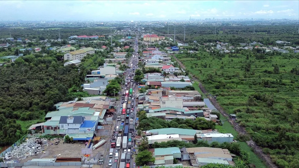Tháo “nút thắt cổ chai” gây kẹt xe cửa ngõ Tây Ninh - TPHCM- Ảnh 1.