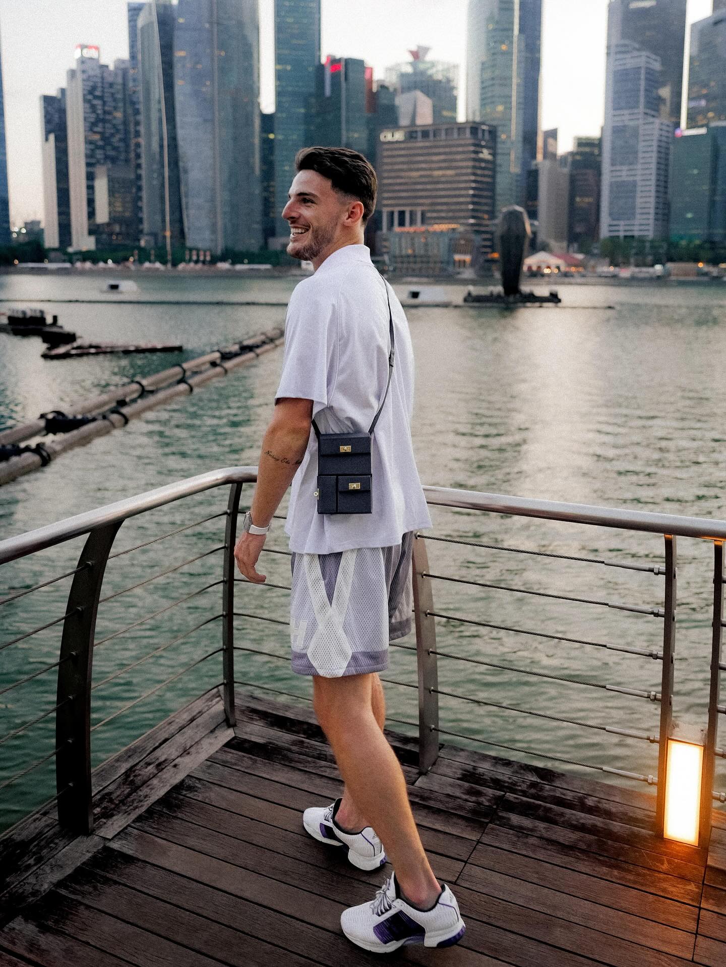 Đội phó tuyển Anh đẹp siêu thực, bạn gái phải xoá hết ảnh trên Instagram vì bị công kích “chị không xứng” - Ảnh 4.