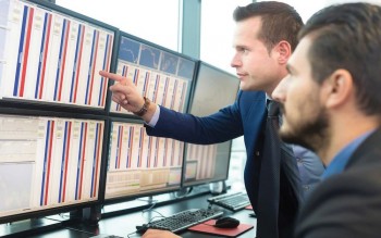 Khối ngoại giải ngân mạnh vào nhóm Vingroup trong phiên VN-Index đảo chiều ngoạn mục