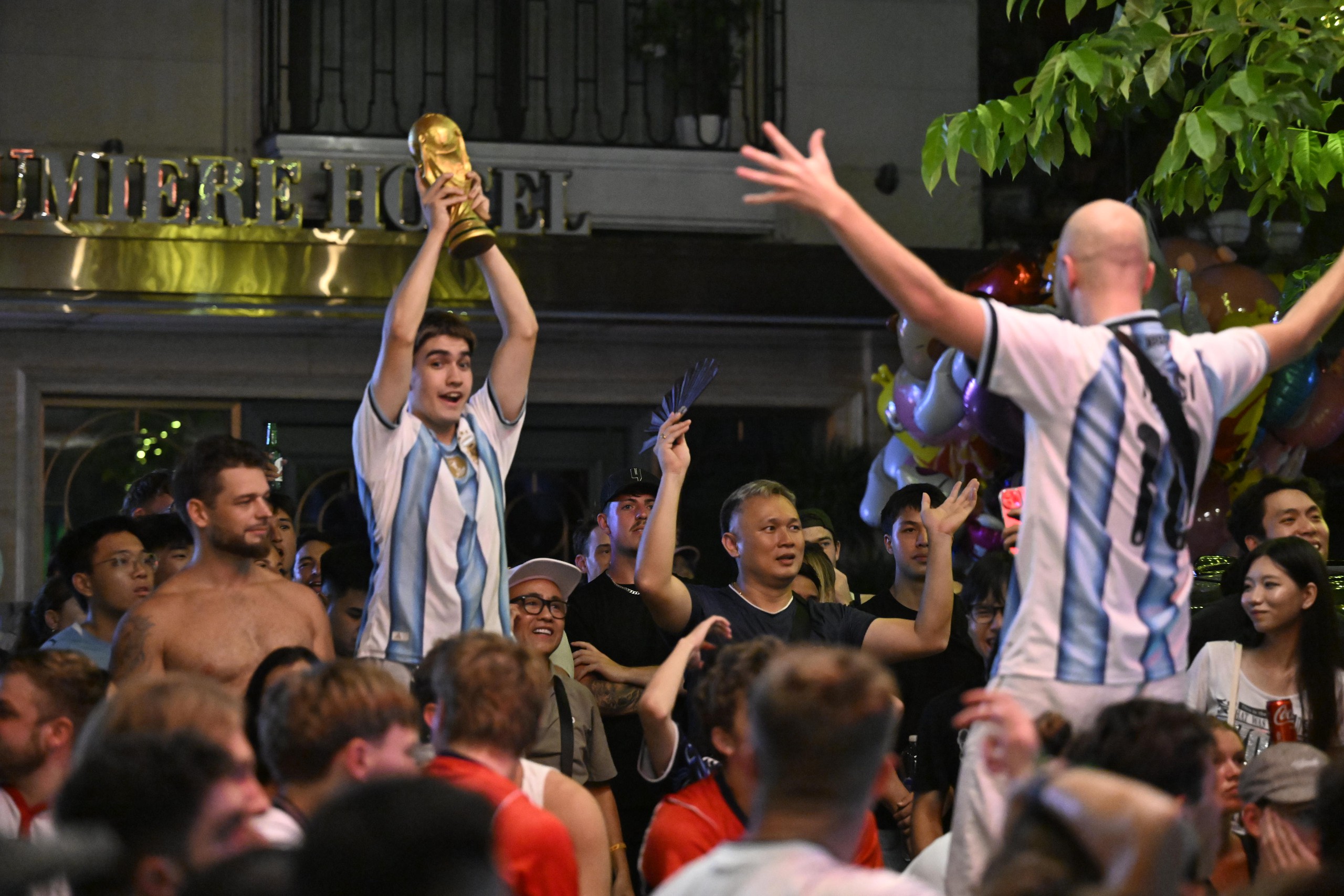 Màn ngược dòng khó tin của Argentina khiến fan như nổ tung: "Quá cảm xúc!" - Ảnh 32.