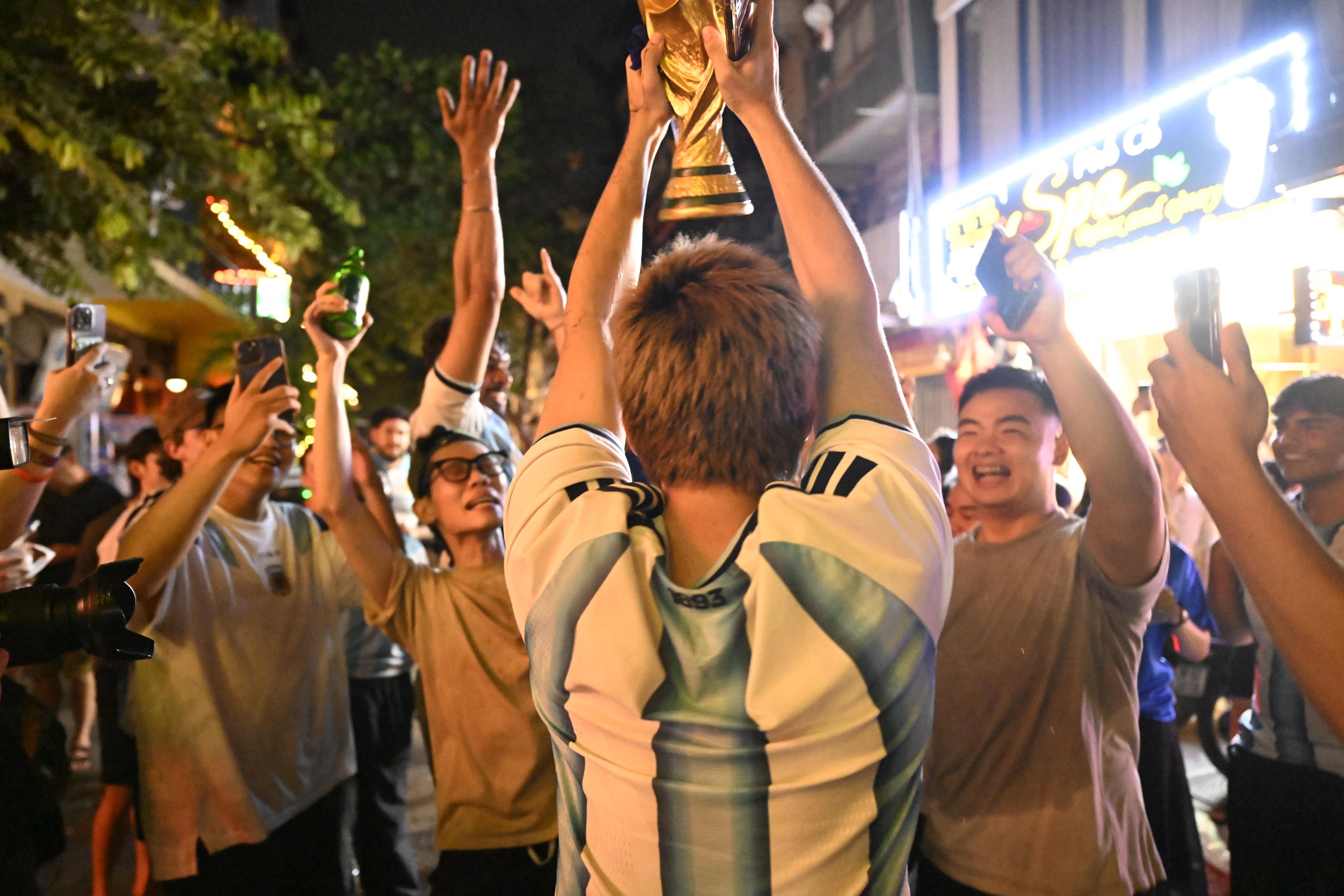 Màn ngược dòng khó tin của Argentina khiến fan như nổ tung: "Quá cảm xúc!" - Ảnh 22.