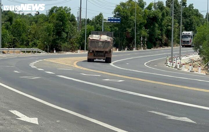 Cận cảnh dự án đường gần 1,4km hơn 100 tỷ chưa bàn giao đã lún ở Huế- Ảnh 9.
