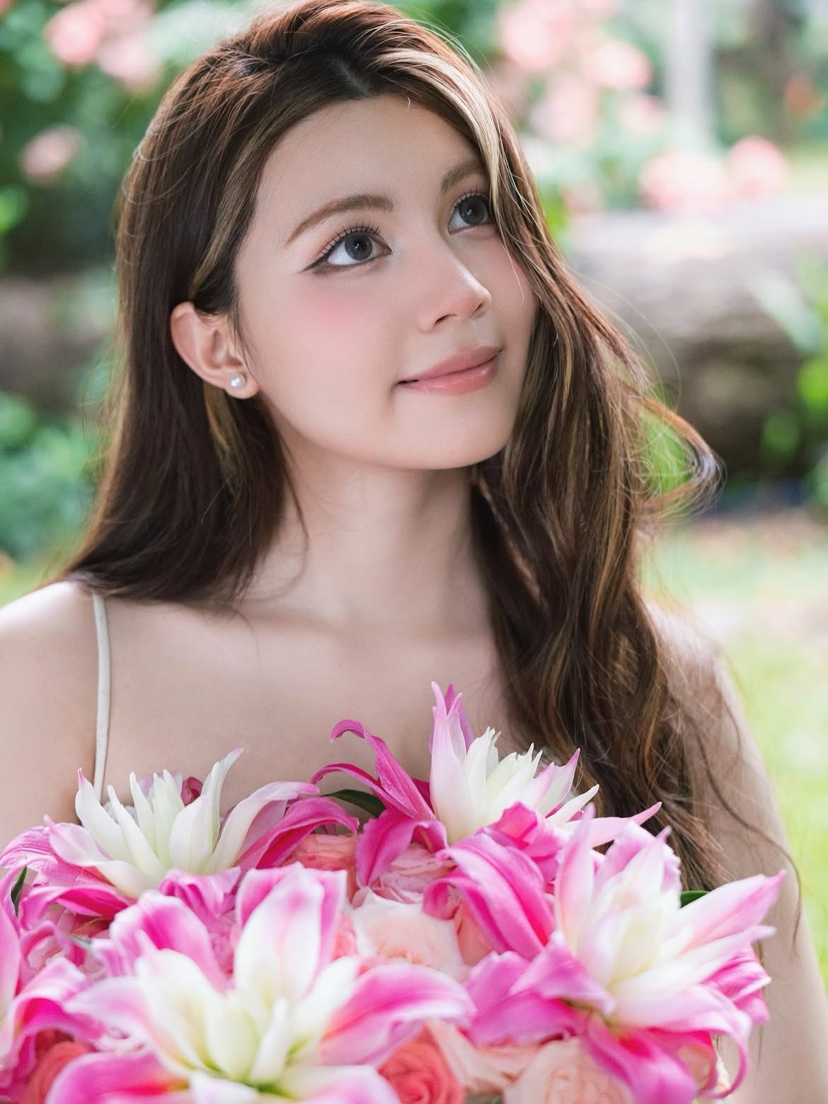 Tiểu công chúa showbiz vừa tròn 18 tuổi: Visual nở rộ như hoa, gu mặc cũng "trổ mã", đẹp đến khó rời mắt - Ảnh 2.