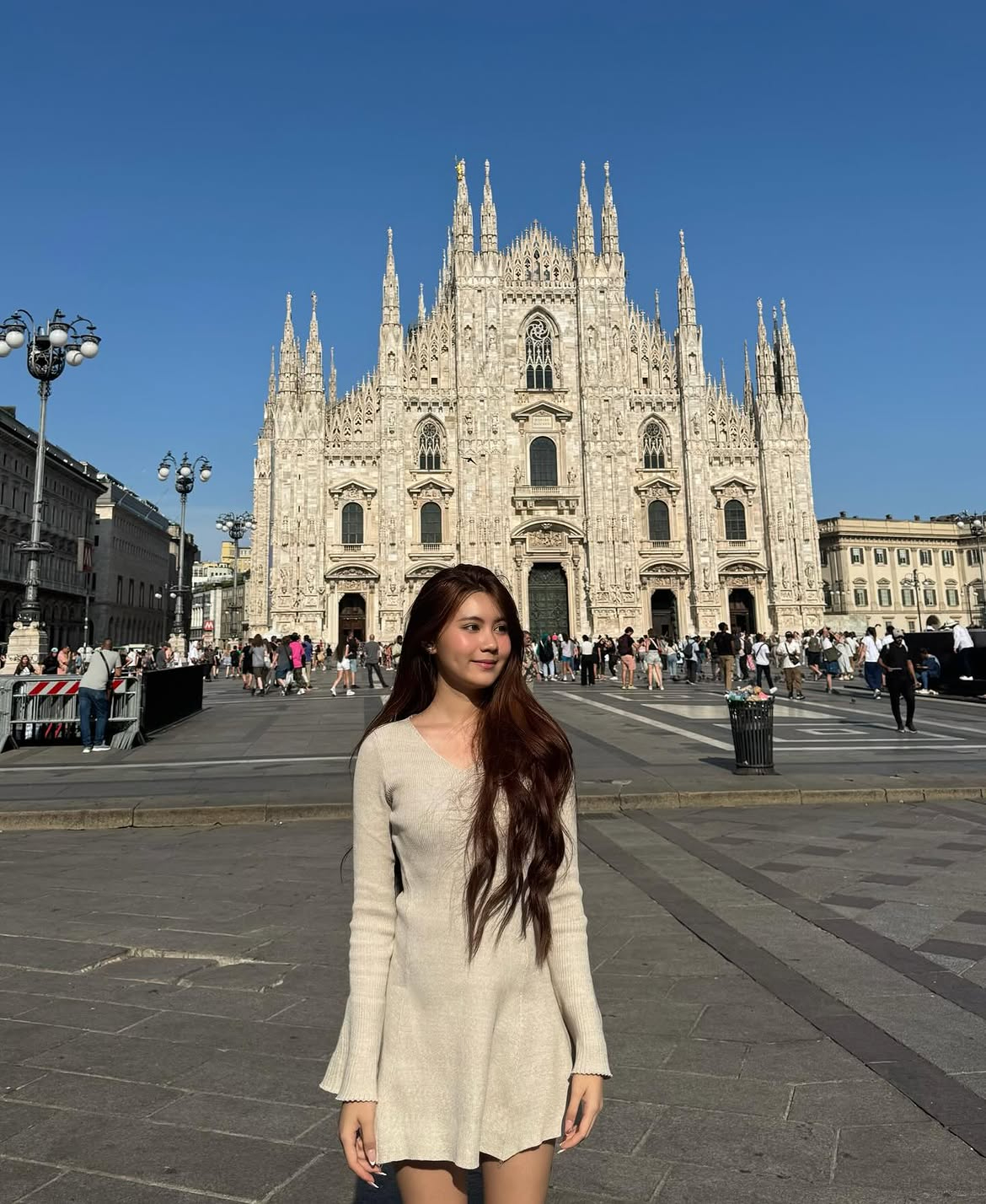 Tiểu công chúa showbiz vừa tròn 18 tuổi: Visual nở rộ như hoa, gu mặc cũng "trổ mã", đẹp đến khó rời mắt - Ảnh 11.