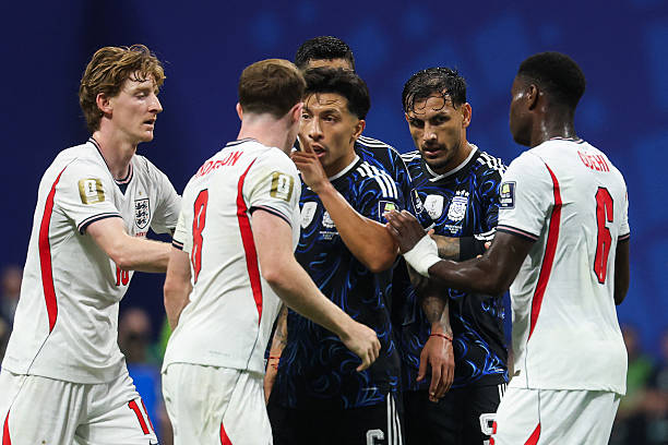 Khoảnh khắc "căng như dây đàn" trận Anh đấu Argentina: 19 pha phạm lỗi, bán kết World Cup mà ngỡ "sàn đấu MMA" - Ảnh 10.