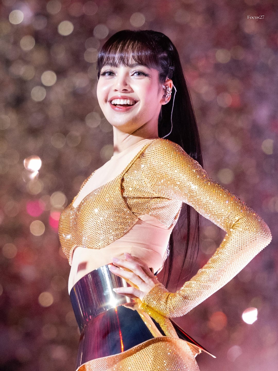 Vàng không bao giờ xuống giá là vàng ở trên người Lisa (BLACKPINK)- Ảnh 12.