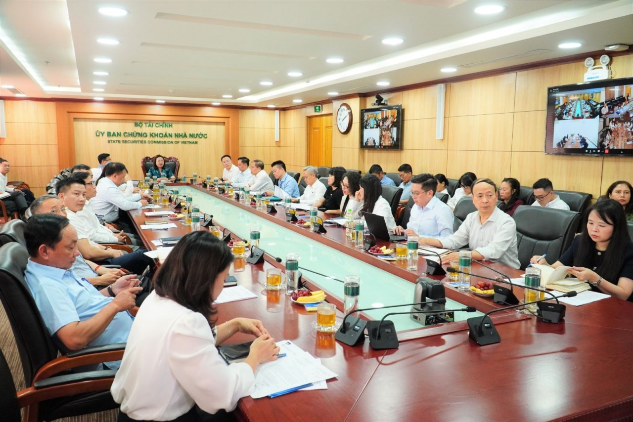 Hoàn thiện thể chế, tạo nền tảng cho giai đoạn phát triển mới của thị trường chứng khoán
