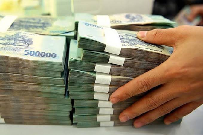 Có 2 tỷ gửi ngân hàng, mỗi tháng bạn nhận được bao nhiêu tiền lãi?- Ảnh 1.