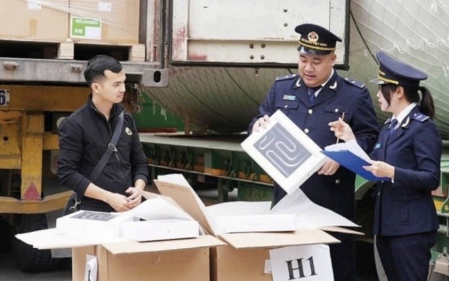 Gỡ vướng thông quan hàng nhập khẩu thuộc quản lý của Bộ Nội vụ