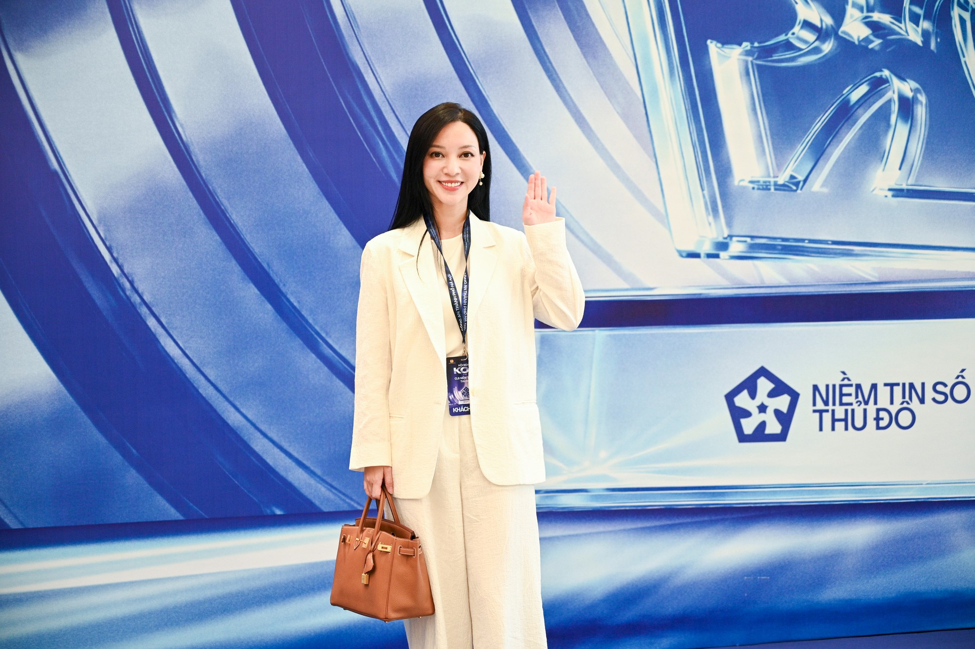 Phó Chủ tịch Đỗ Quang Vinh, doanh nhân Hannah Olala, MC Khánh Vy và các nhà sáng tạo nội dung tham gia Hội nghị KOL và Lễ ra mắt CLB Niềm tin số Thủ đô- Ảnh 5. Phó Chủ tịch Đỗ Quang Vinh, doanh nhân Hannah Olala, MC Khánh Vy và các nhà sáng tạo nội dung tham gia Hội nghị KOL và Lễ ra mắt CLB Niềm tin số Thủ đô- Ảnh 5.