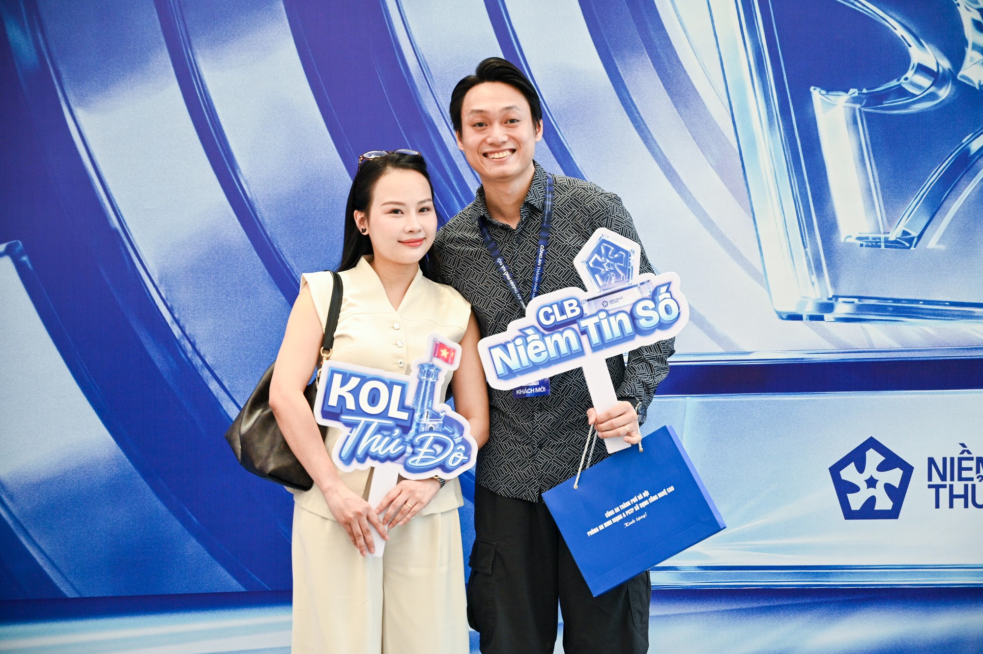 Phó Chủ tịch Đỗ Quang Vinh, doanh nhân Hannah Olala, MC Khánh Vy và các nhà sáng tạo nội dung tham gia Hội nghị KOL và Lễ ra mắt CLB Niềm tin số Thủ đô- Ảnh 9. Phó Chủ tịch Đỗ Quang Vinh, doanh nhân Hannah Olala, MC Khánh Vy và các nhà sáng tạo nội dung tham gia Hội nghị KOL và Lễ ra mắt CLB Niềm tin số Thủ đô- Ảnh 9.