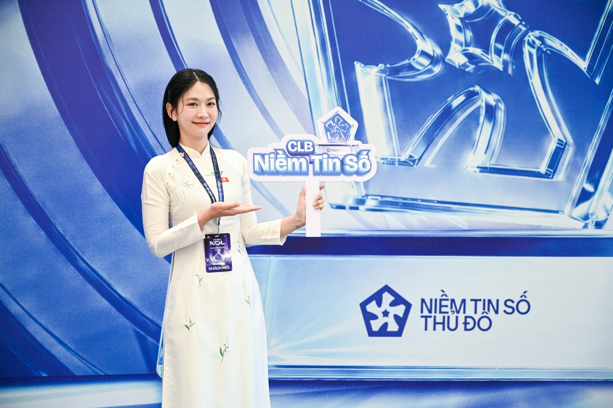 Phó Chủ tịch Đỗ Quang Vinh, doanh nhân Hannah Olala, MC Khánh Vy và các nhà sáng tạo nội dung tham gia Hội nghị KOL và Lễ ra mắt CLB Niềm tin số Thủ đô- Ảnh 7. Phó Chủ tịch Đỗ Quang Vinh, doanh nhân Hannah Olala, MC Khánh Vy và các nhà sáng tạo nội dung tham gia Hội nghị KOL và Lễ ra mắt CLB Niềm tin số Thủ đô- Ảnh 7.