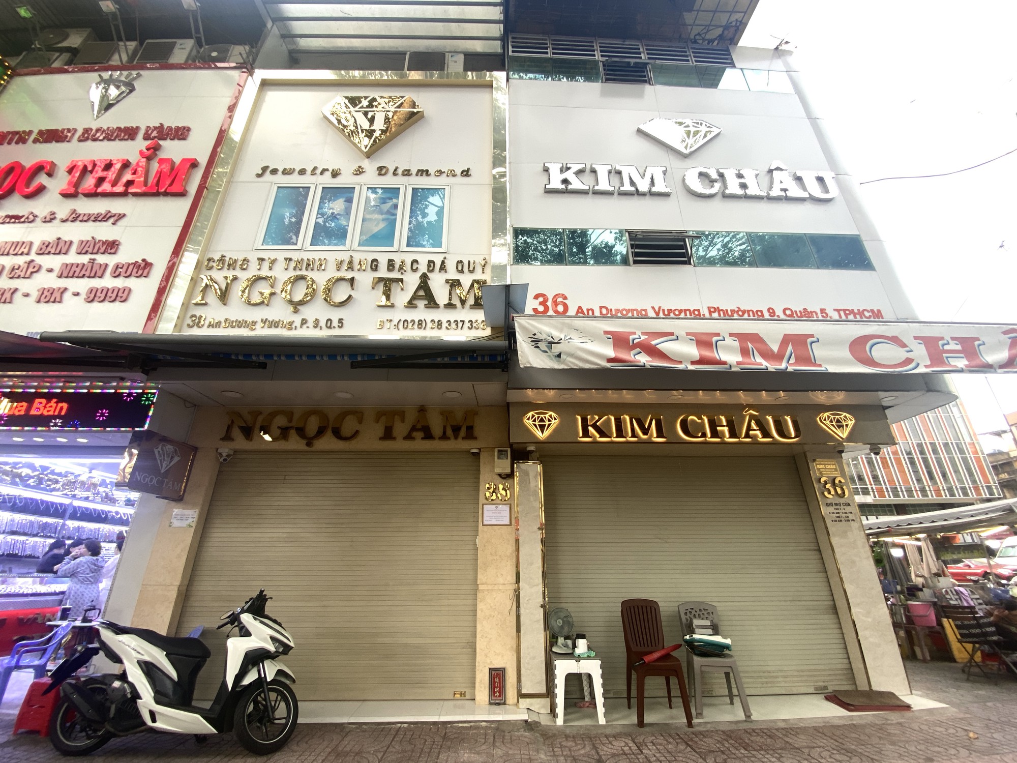 Ghi nhận chiều 14/7: Loạt tiệm vàng Ngọc Tâm, Kim Lý