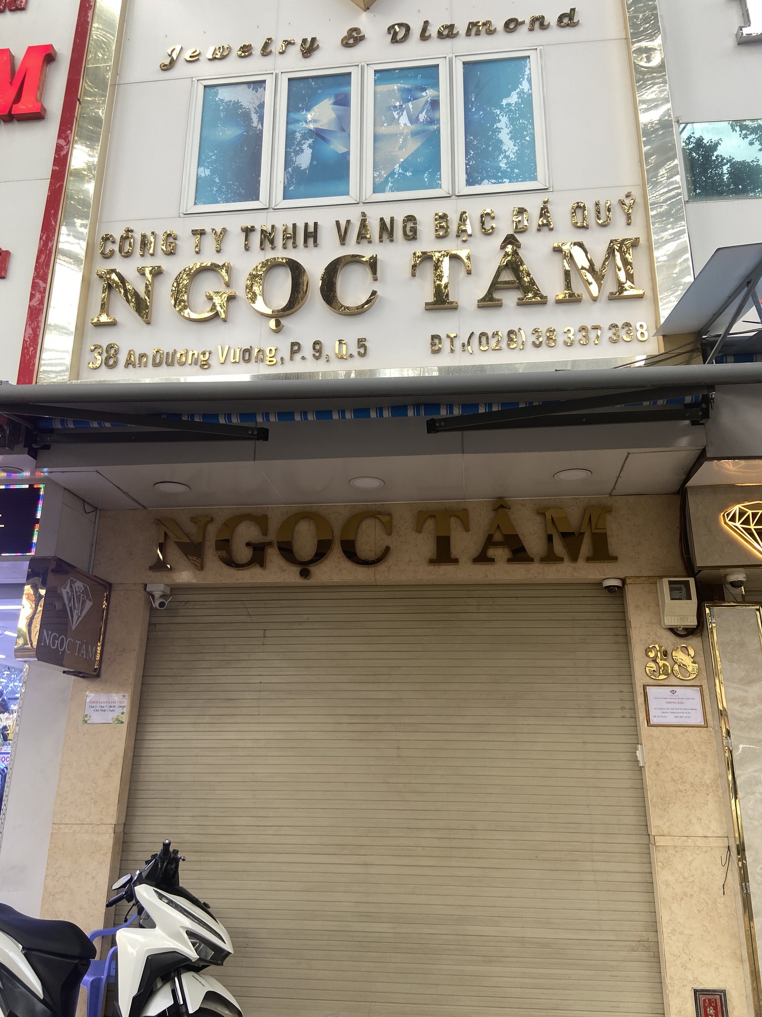Ghi nhận chiều 14/7: Loạt tiệm vàng Ngọc Tâm, Kim Lý